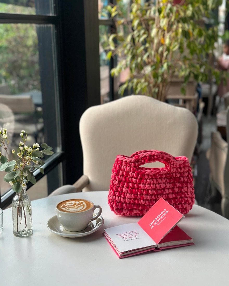 Rosa top-handle crochet bag